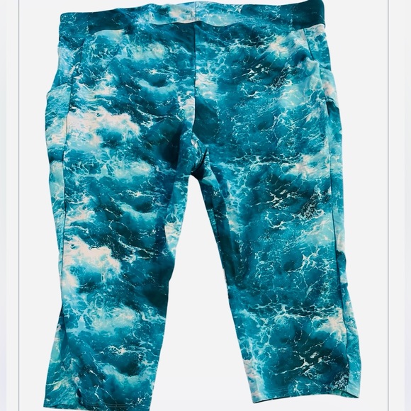 Torrid High-Rise Pocket Capri Swim Legging 5X - Picture 5 of 7